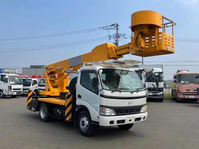 日野 デュトロ KK-XZU400M(2WD)の写真2