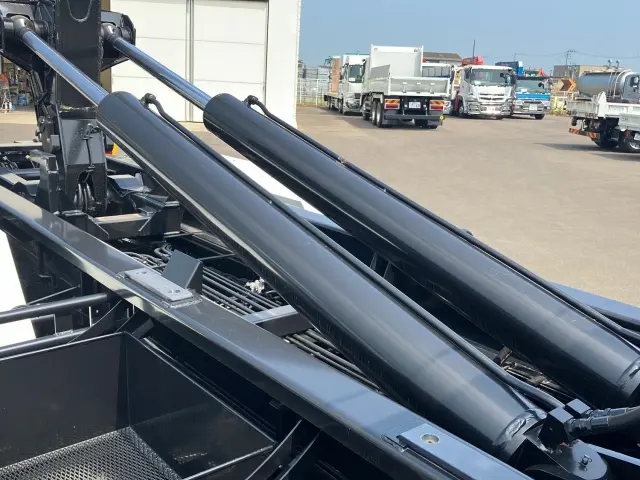 日野 プロフィア 2DG-FS1AJE(6x4)の写真9