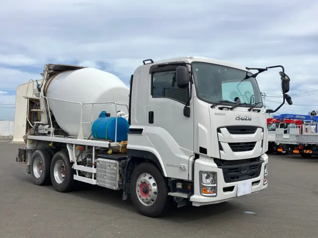 いすゞ ギガ 2KG-CXZ77CT(6x4)の写真2