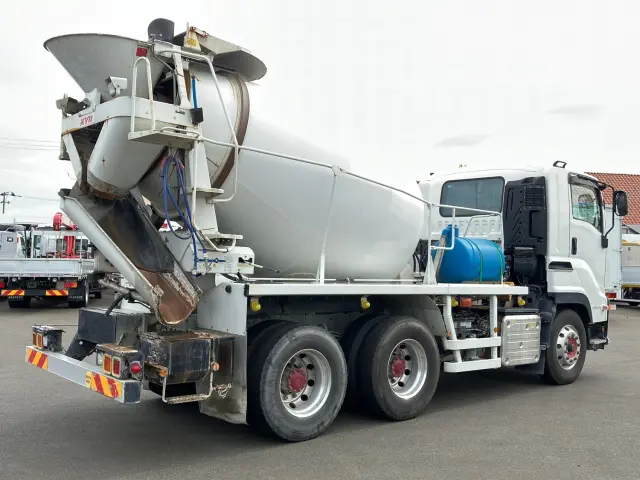 いすゞ ギガ 2KG-CXZ77CT(6x4)の写真3