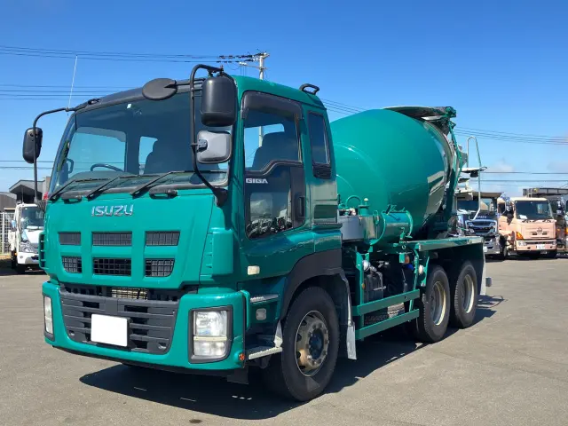 いすゞ ギガ QKG-CXZ77AT(6x4)の写真1