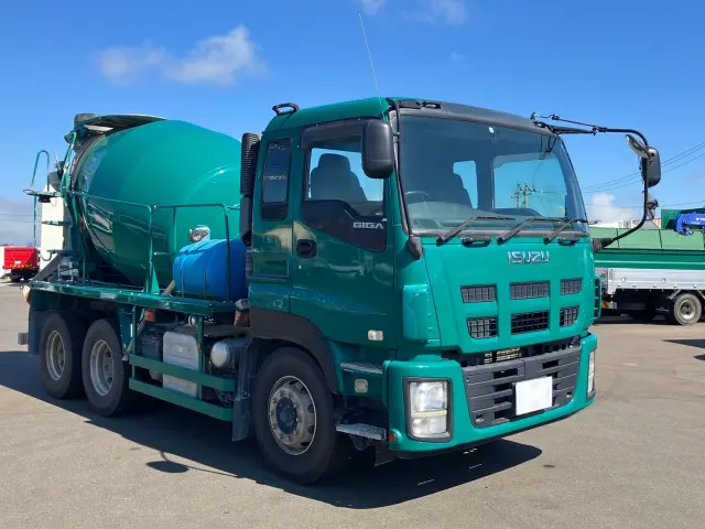 いすゞ ギガ QKG-CXZ77AT(6x4)の写真2