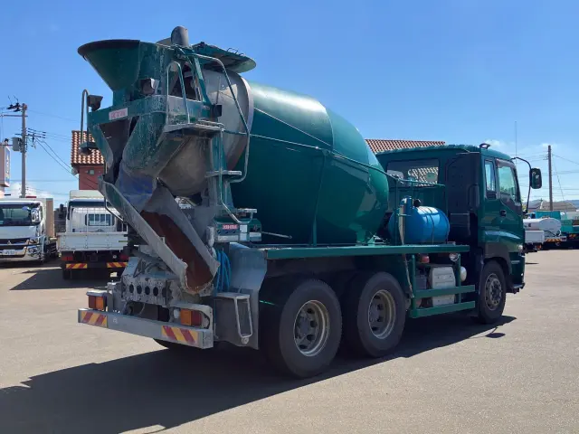 いすゞ ギガ QKG-CXZ77AT(6x4)の写真3