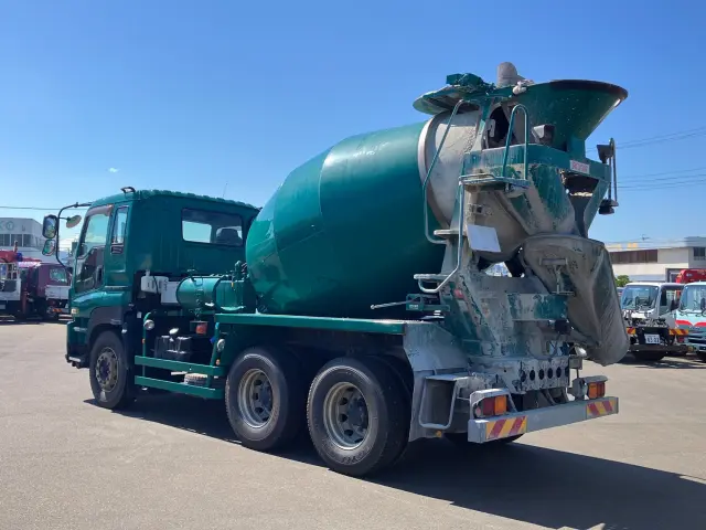 いすゞ ギガ QKG-CXZ77AT(6x4)の写真4