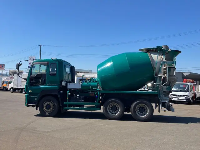 いすゞ ギガ QKG-CXZ77AT(6x4)の写真5