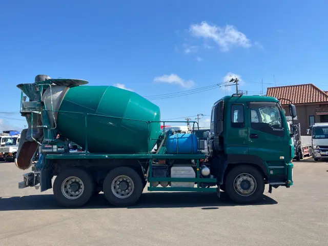 いすゞ ギガ QKG-CXZ77AT(6x4)の写真6