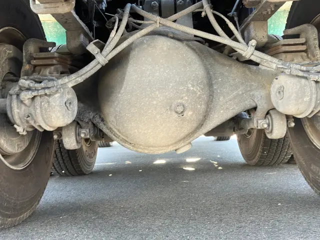 いすゞ ギガ QKG-CXZ77AT(6x4)の写真16