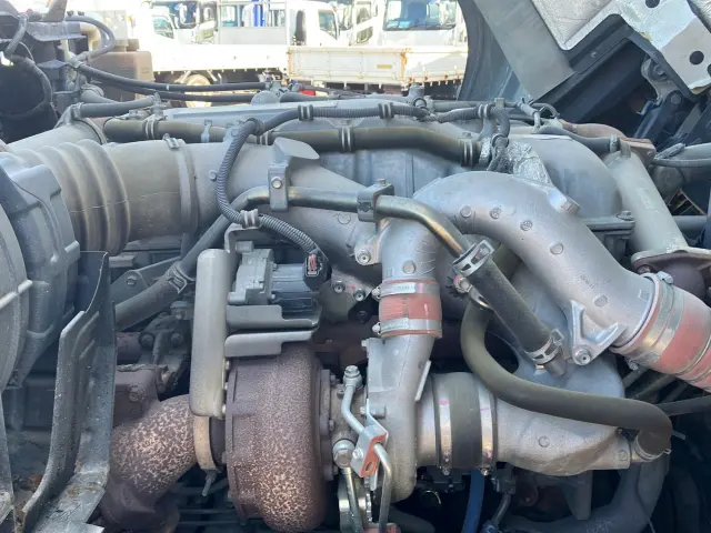 いすゞ ギガ QKG-CXZ77AT(6x4)の写真18