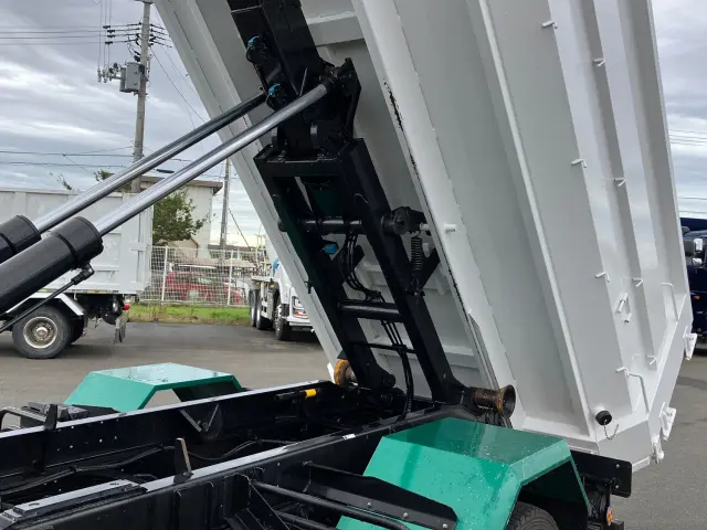 いすゞ フォワード 2RG-FRR90S2(2WD)の写真12