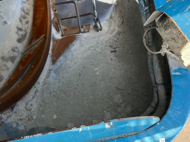 日野 プロフィア ADG-FS1EKXA(6x4)の写真13