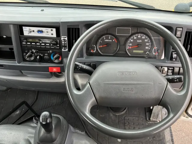 いすゞ エルフ TKG-NKR85N(2WD)の写真21