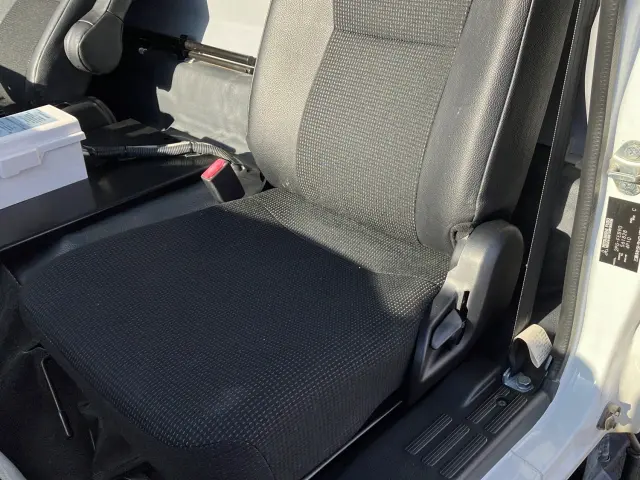 三菱 キャンター 2PG-FEB90(2WD)の写真19