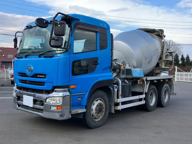 UD クオン QKG-CW5XL(6x4)の写真1