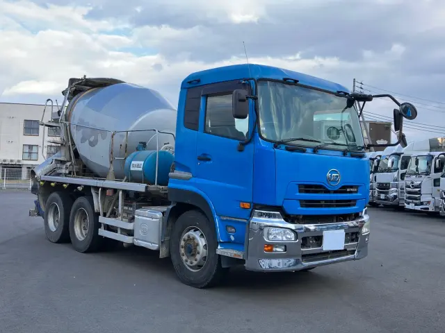 UD クオン QKG-CW5XL(6x4)の写真2