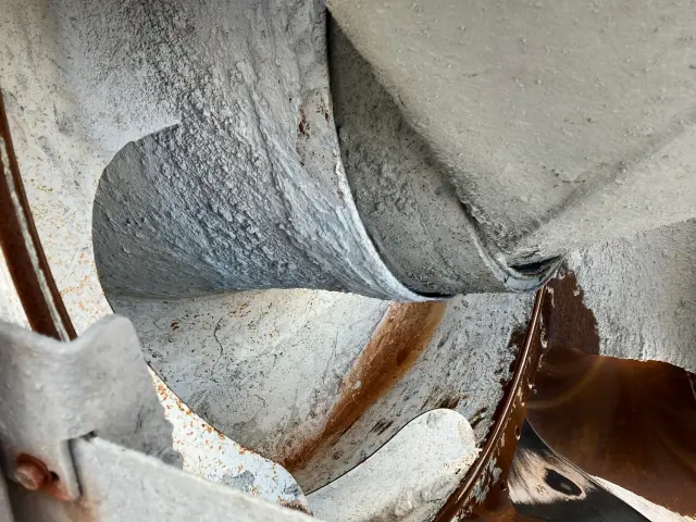 UD クオン QKG-CW5XL(6x4)の写真12