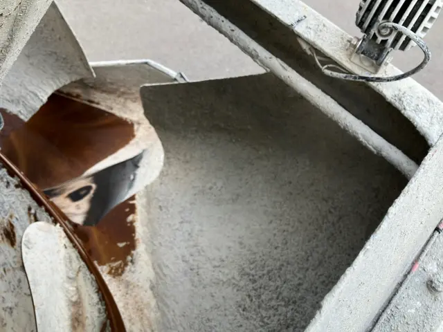 UD クオン QKG-CW5XL(6x4)の写真13