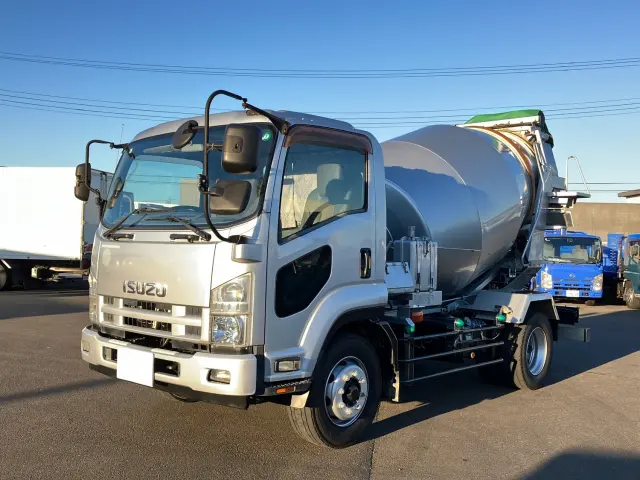 いすゞ フォワード LKG-FTR90S2(2WD)の写真1
