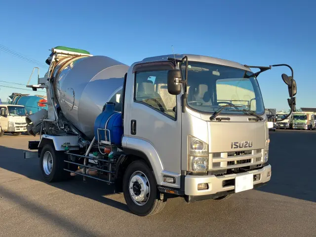 いすゞ フォワード LKG-FTR90S2(2WD)の写真2