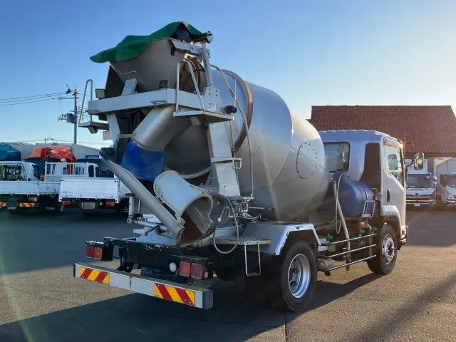 いすゞ フォワード LKG-FTR90S2(2WD)の写真3