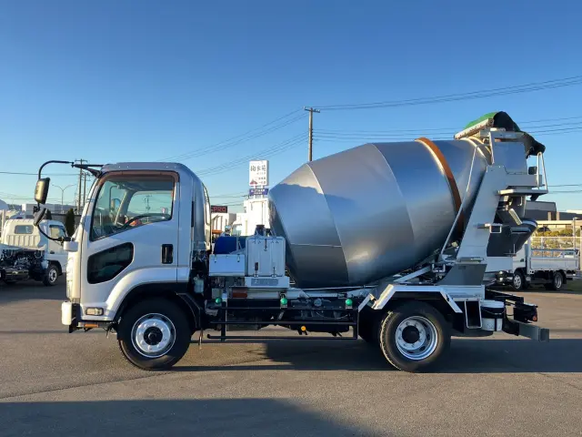 いすゞ フォワード LKG-FTR90S2(2WD)の写真5