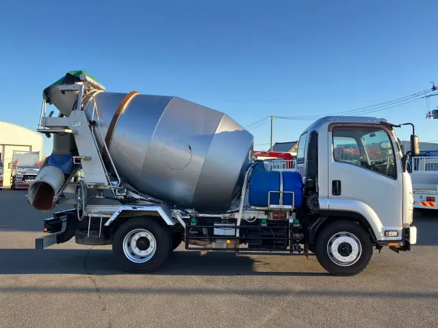 いすゞ フォワード LKG-FTR90S2(2WD)の写真6