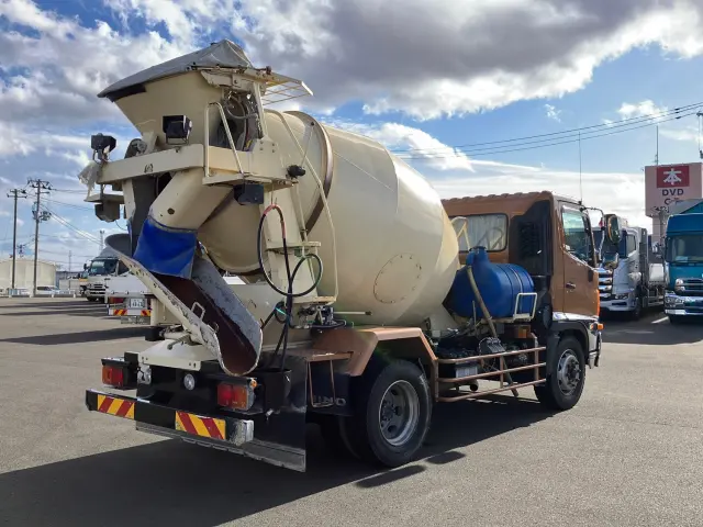 日野 レンジャー LKG-FJ7JDAA(2WD)の写真3