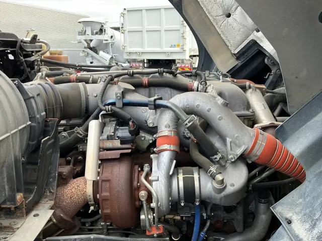 いすゞ ギガ QKG-CXZ77AT(6x4)の写真18