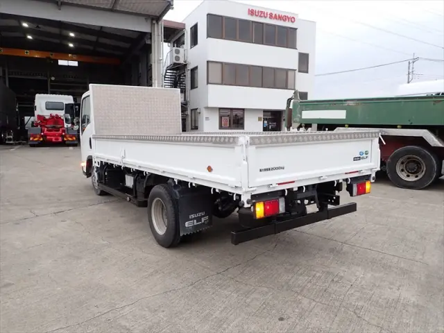 いすゞ エルフ 2RG-NMR88AR(2WD)の写真4