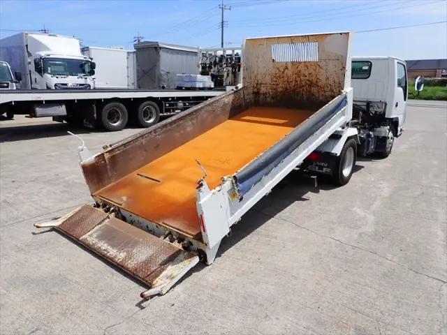 いすゞ エルフ TPG-NKR85AN(2WD)の写真2