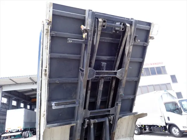 いすゞ エルフ TPG-NKR85AN(2WD)の写真21