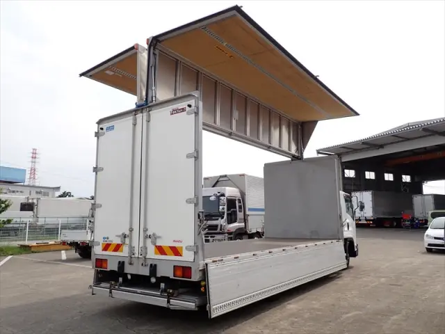 いすゞ フォワード 2RG-FRR90T2(2WD)の写真8