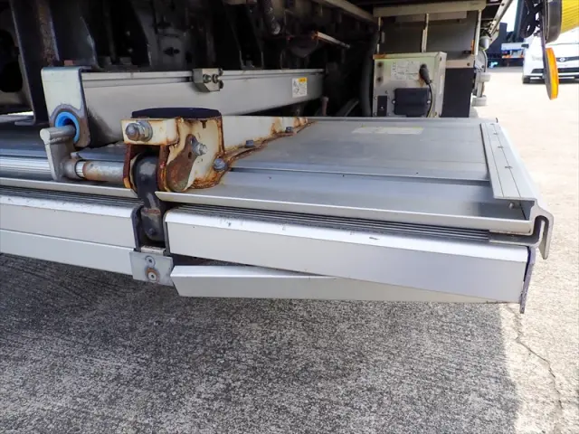 いすゞ フォワード 2RG-FRR90T2(2WD)の写真13