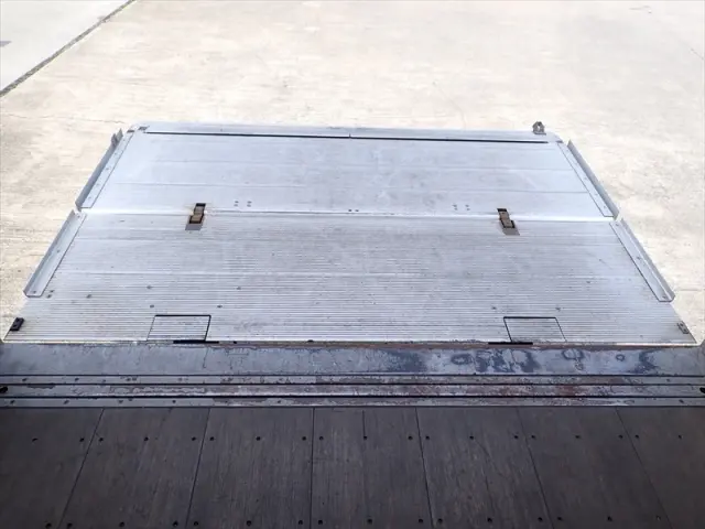 いすゞ フォワード 2RG-FRR90T2(2WD)の写真15