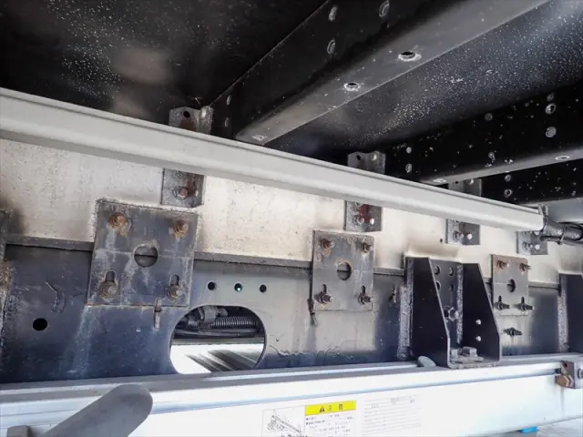 いすゞ フォワード 2RG-FRR90T2(2WD)の写真27