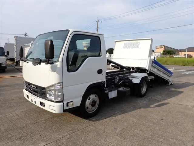 いすゞ エルフ TPG-NKR85AN(2WD)の写真1