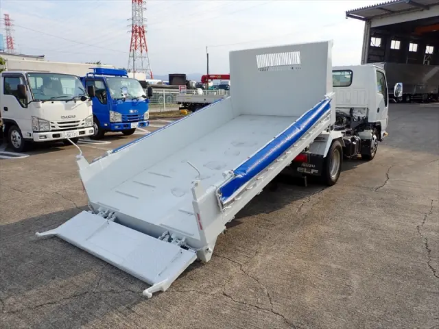 いすゞ エルフ TPG-NKR85AN(2WD)の写真2