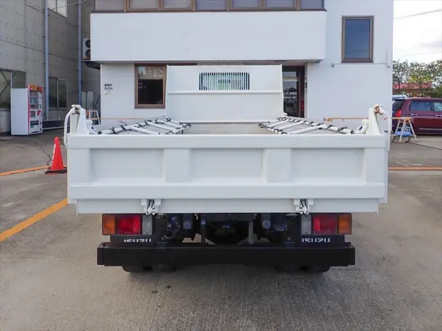 いすゞ エルフ TKG-NJR85AD(2WD)の写真5