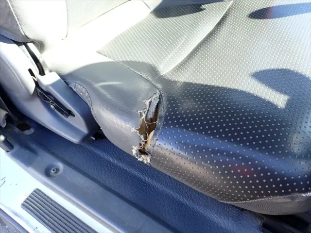 いすゞ エルフ SKG-NJR85AN(2WD)の写真24