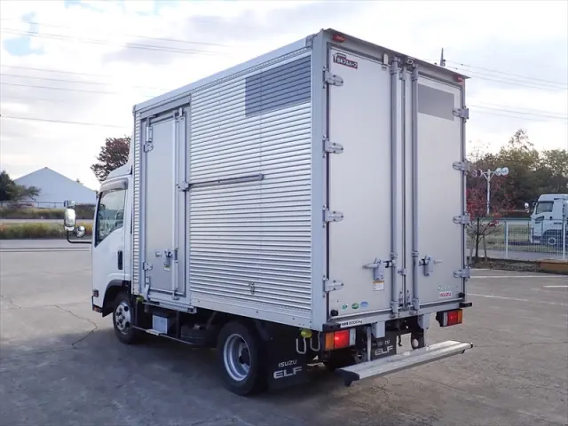 いすゞ エルフ TRG-NLR85AN(2WD)の写真4