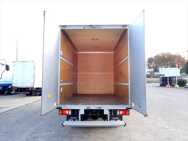 いすゞ エルフ TRG-NLR85AN(2WD)の写真6