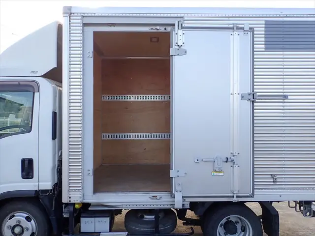 いすゞ エルフ TRG-NLR85AN(2WD)の写真9