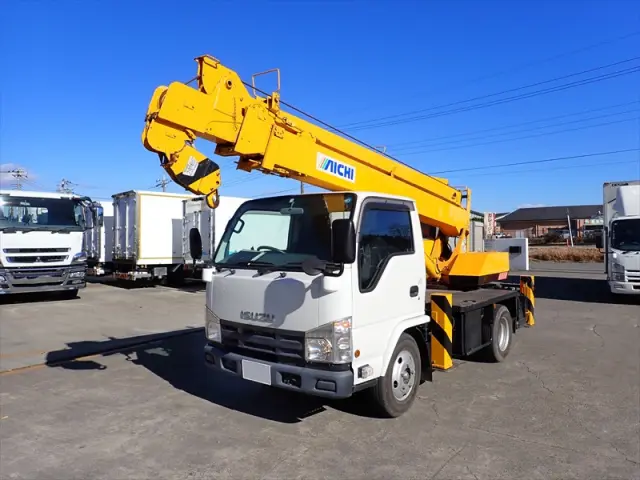 いすゞ エルフ BKG-NKR85N(2WD)の写真1