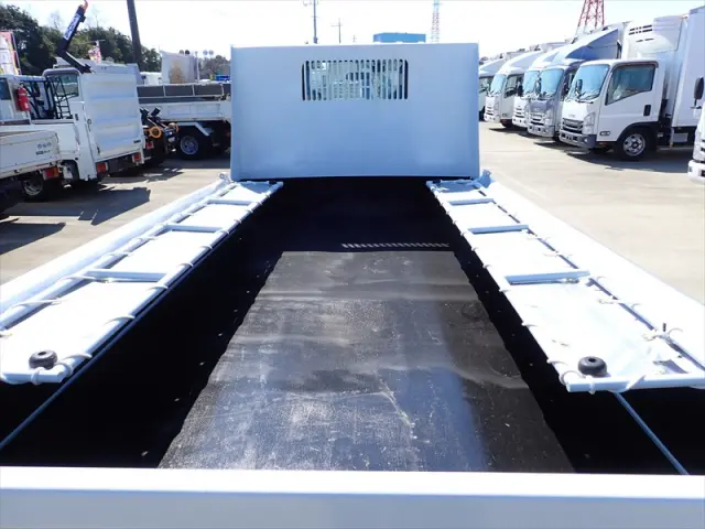 いすゞ エルフ TRG-NJR85AD(2WD)の写真6