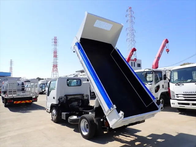 いすゞ エルフ TRG-NJR85AD(2WD)の写真9