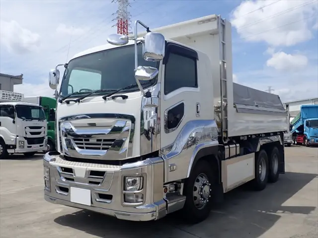 いすゞ ギガ 2PG-CXZ77CT(6x4)の写真1