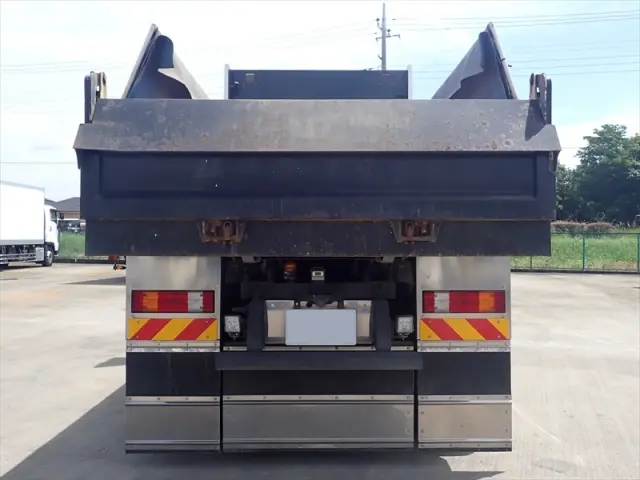 いすゞ ギガ 2PG-CXZ77CT(6x4)の写真5