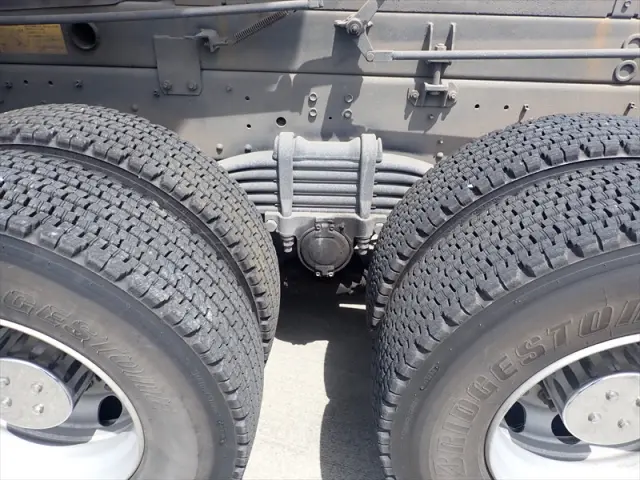 いすゞ ギガ 2PG-CXZ77CT(6x4)の写真13