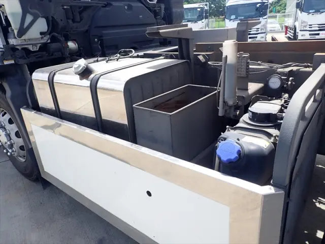 いすゞ ギガ 2PG-CXZ77CT(6x4)の写真15