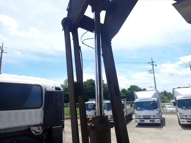 いすゞ ギガ 2PG-CXZ77CT(6x4)の写真17