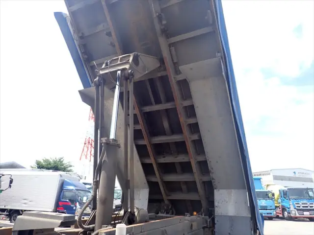 いすゞ ギガ 2PG-CXZ77CT(6x4)の写真19